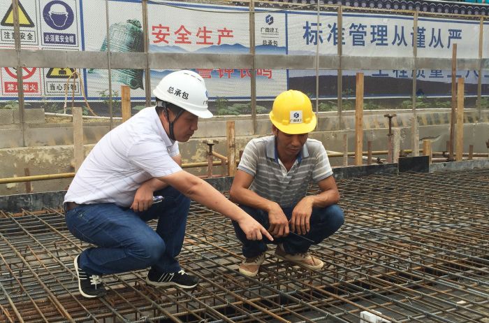 1529988762449165.jpg 1检查梁板钢筋.jpg