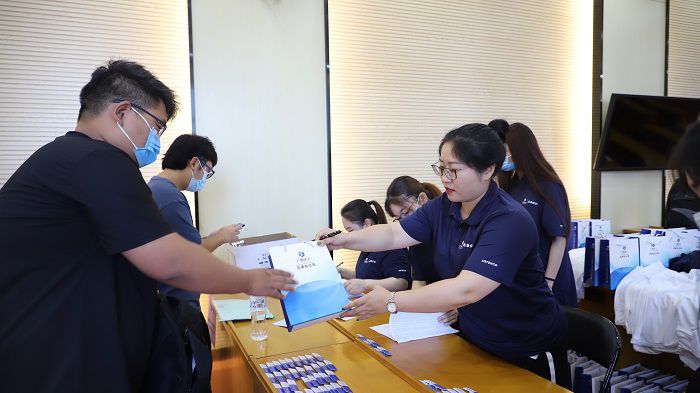 Ϊ��Ա��������Ƭ���·����������� ��.JPG