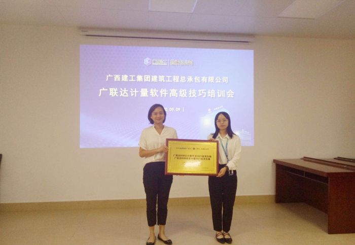 1603943428129405.jpg 17宣布牌匾.jpg