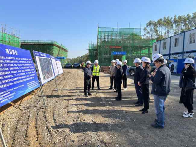 1700534829205347.jpg 听项目情况介绍(修图).jpg